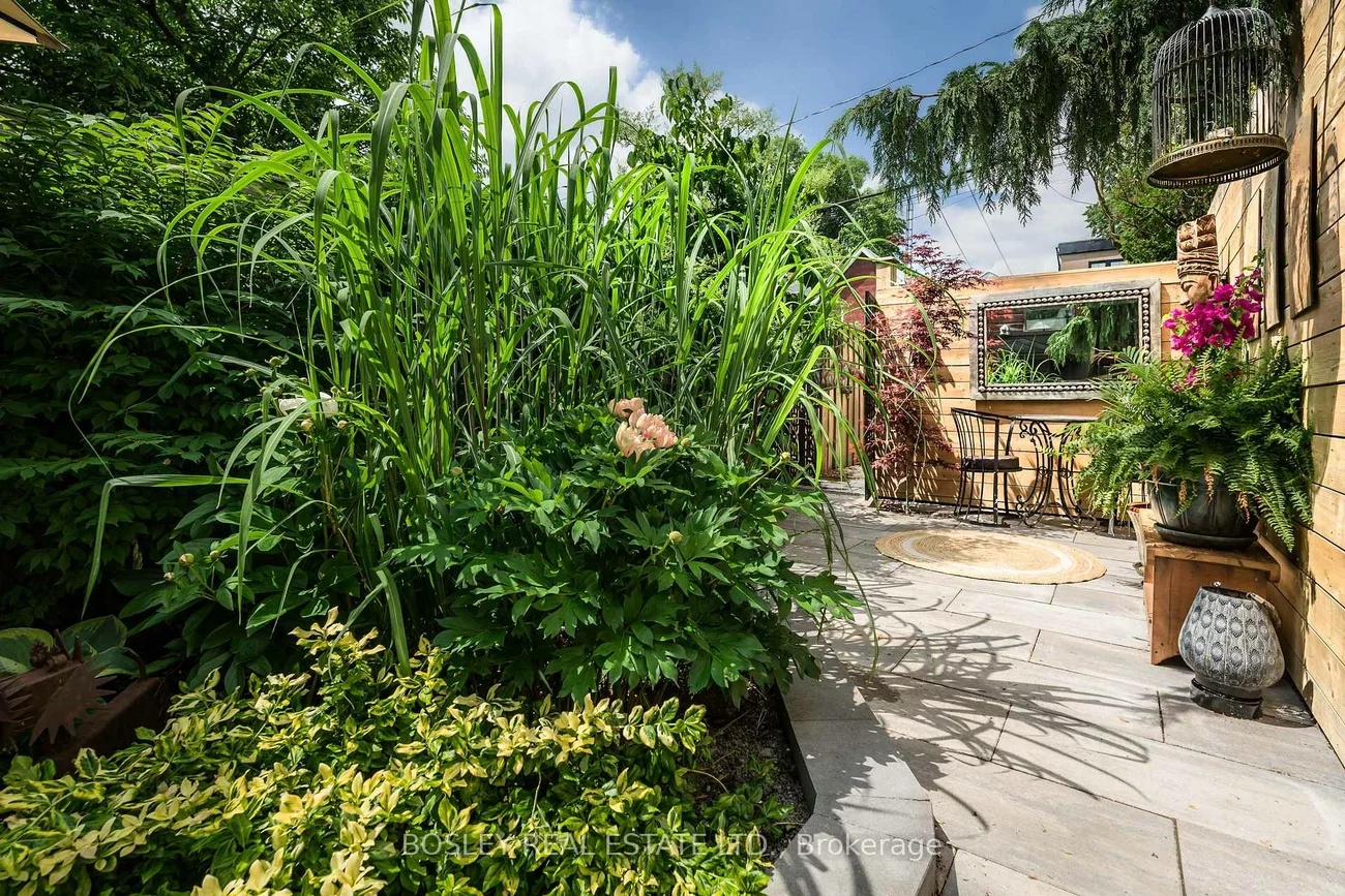16, Blong, South Riverdale, Toronto