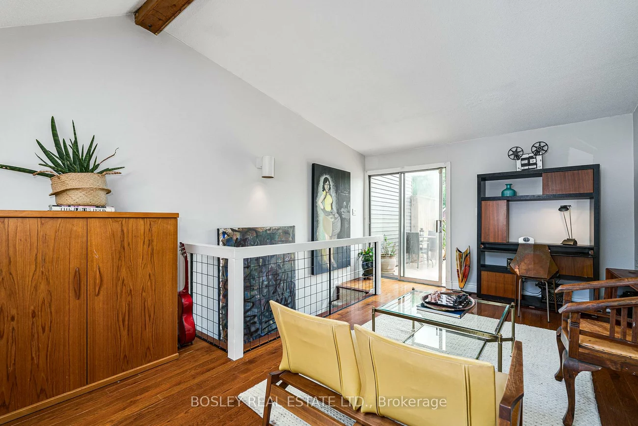 16, Blong, South Riverdale, Toronto