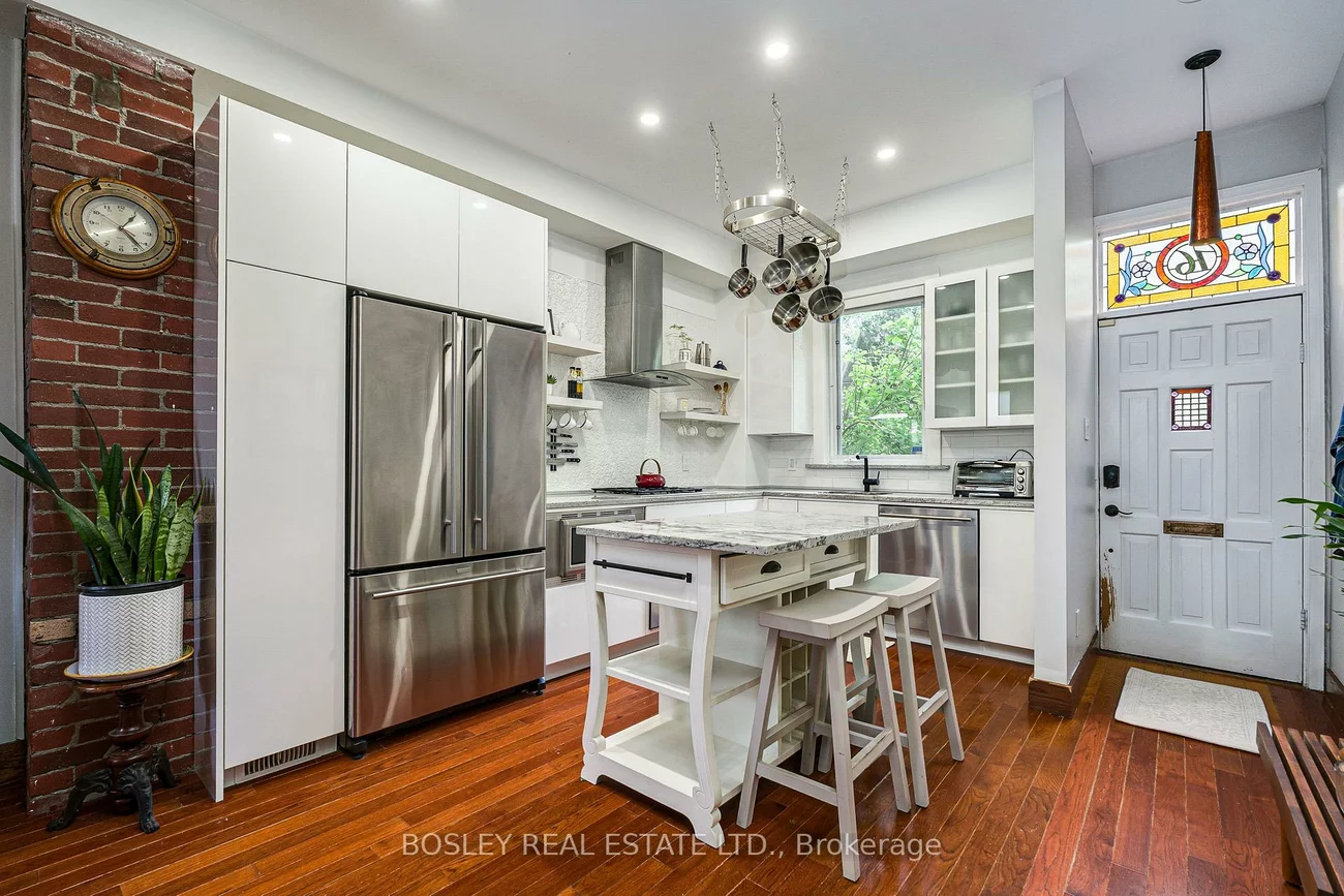 16, Blong, South Riverdale, Toronto