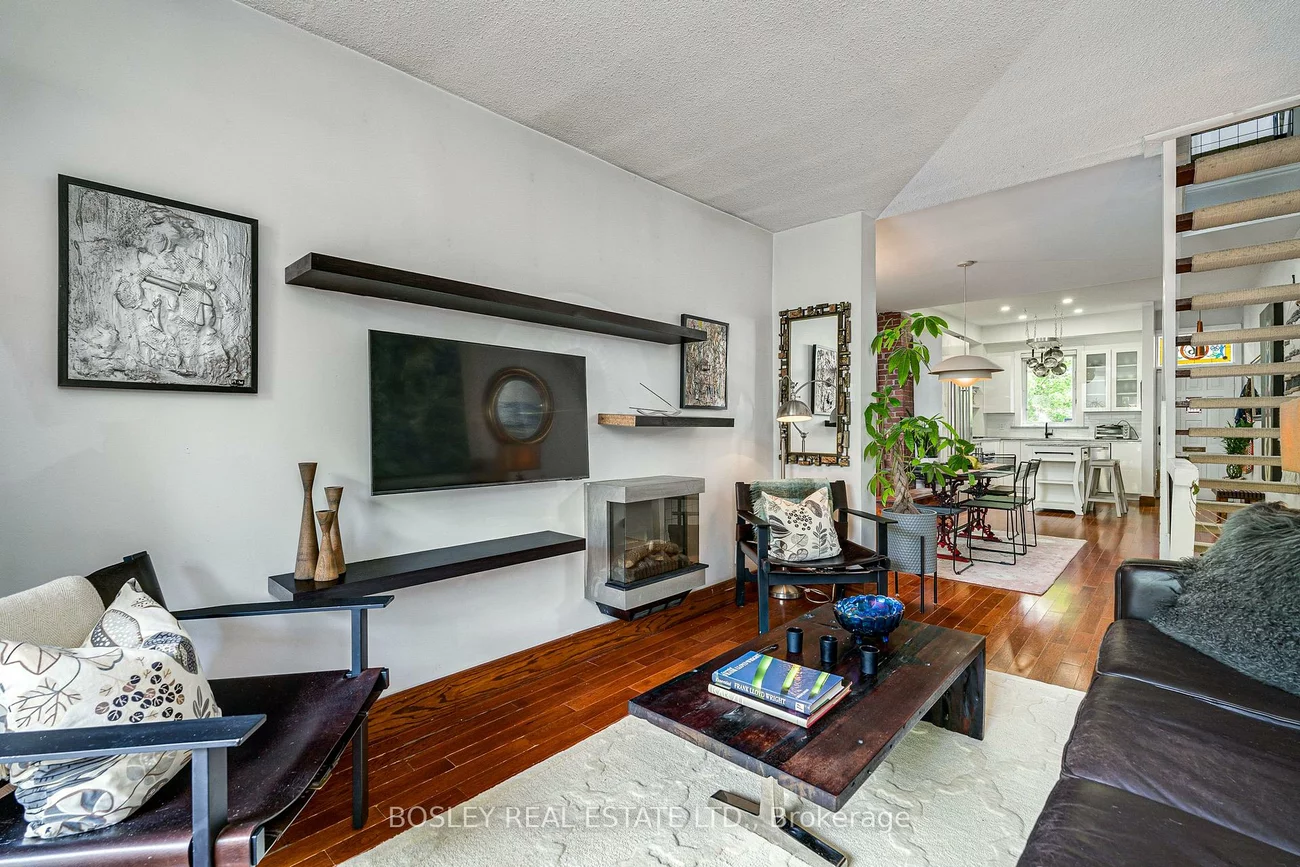 16, Blong, South Riverdale, Toronto