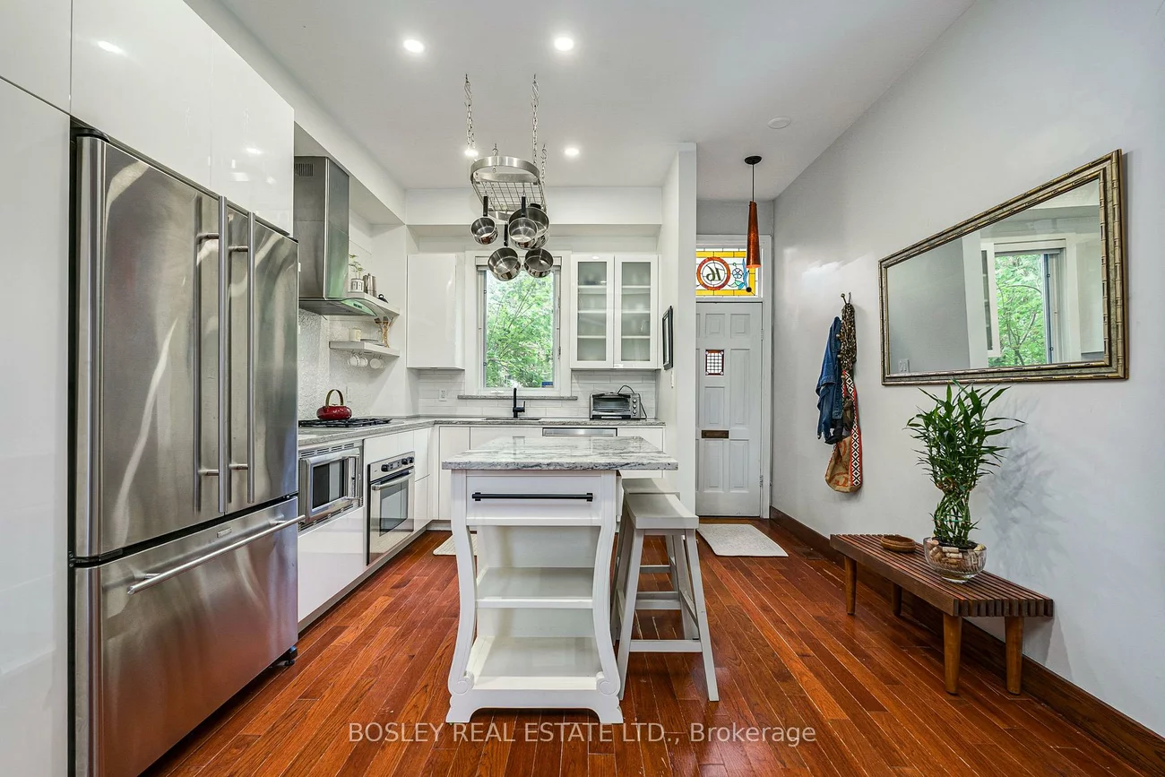 16, Blong, South Riverdale, Toronto