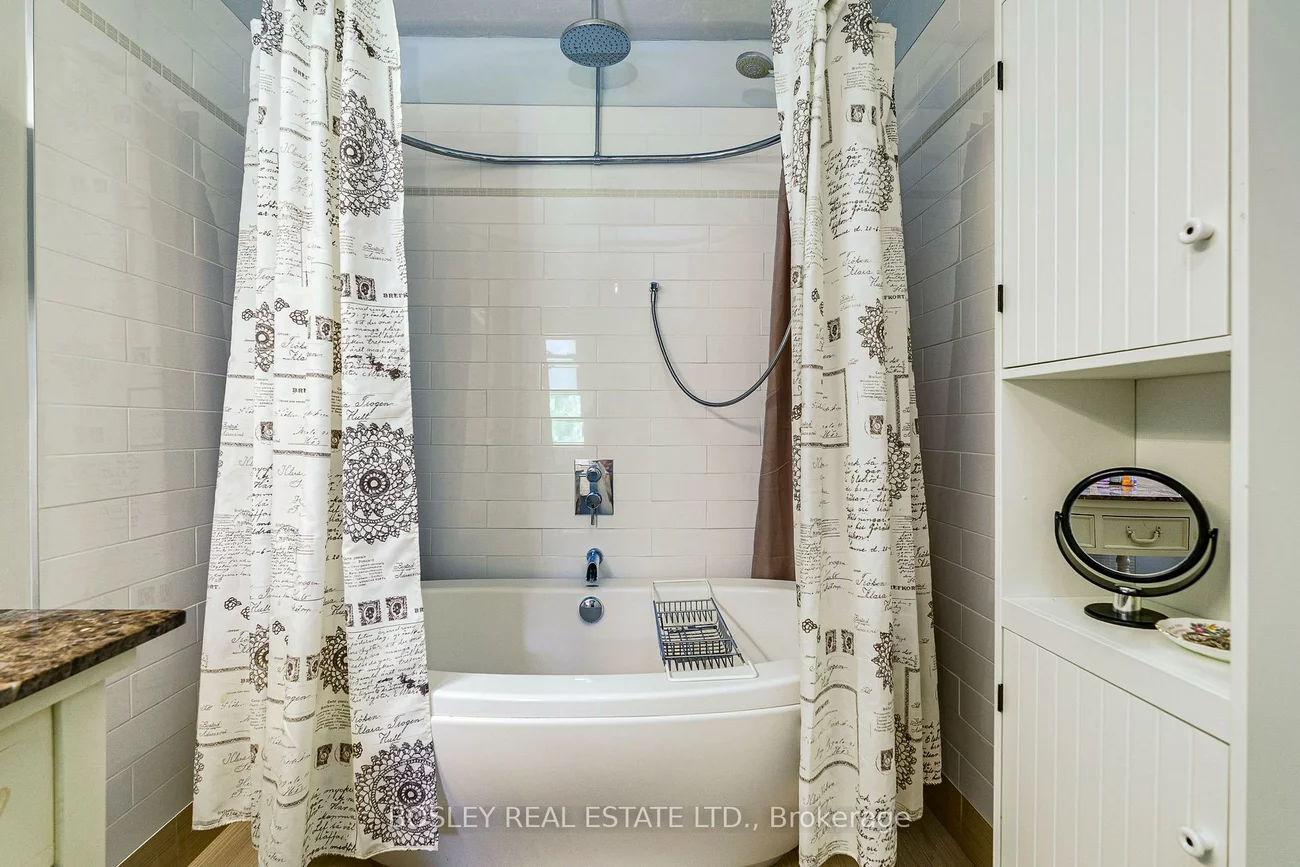 16, Blong, South Riverdale, Toronto