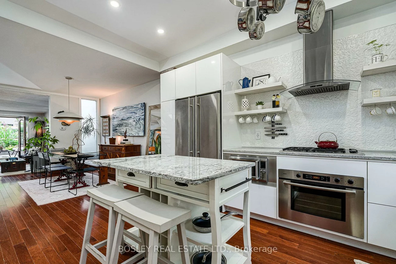 16, Blong, South Riverdale, Toronto