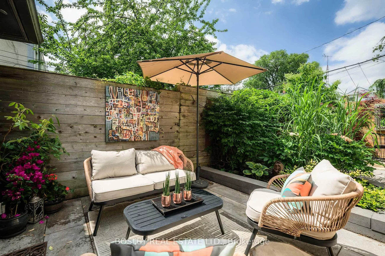 16, Blong, South Riverdale, Toronto