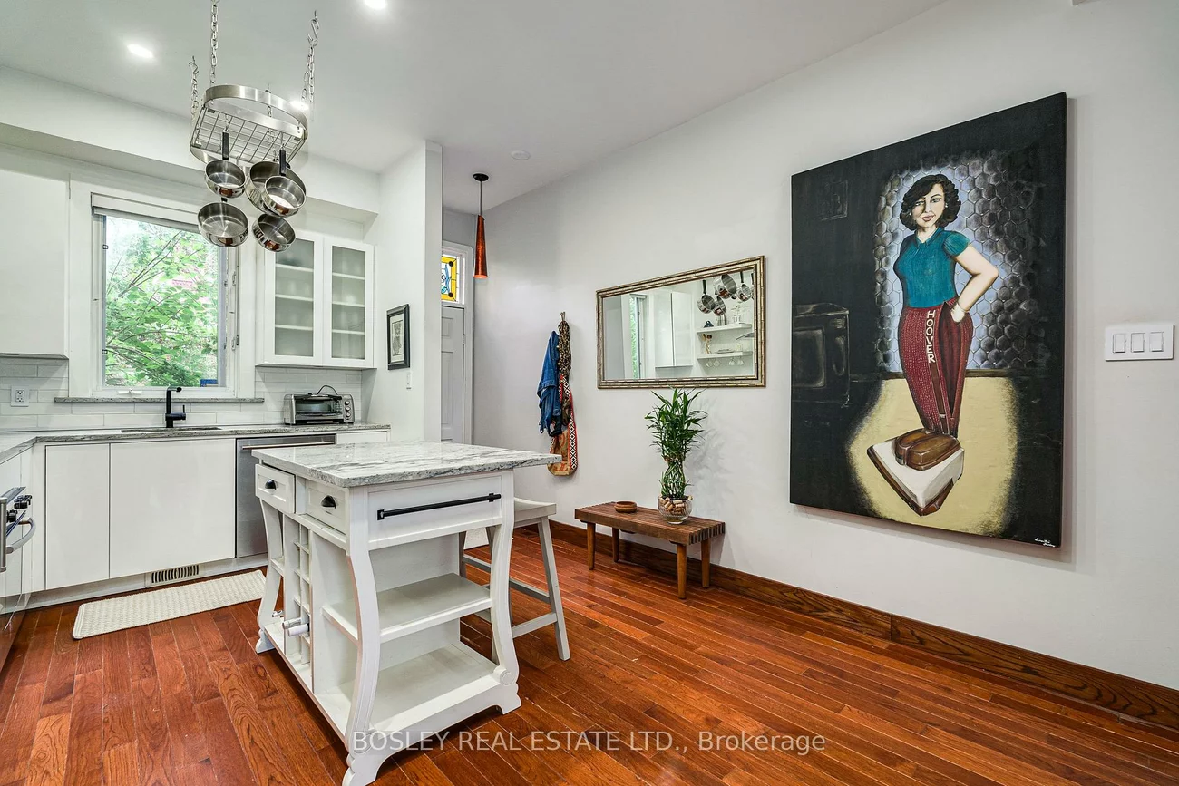 16, Blong, South Riverdale, Toronto