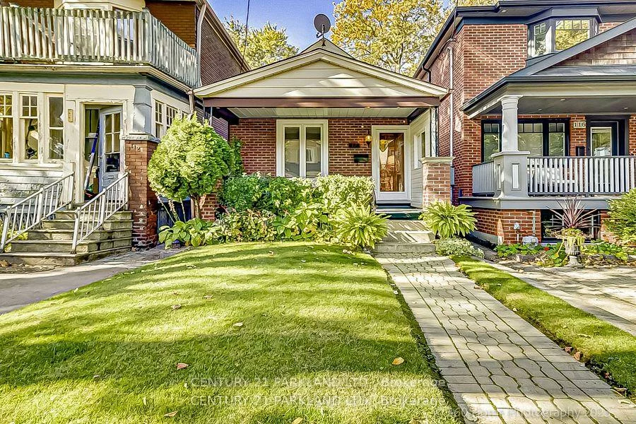 114, Eaton, Danforth, Toronto