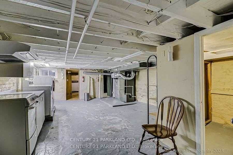 114, Eaton, Danforth, Toronto