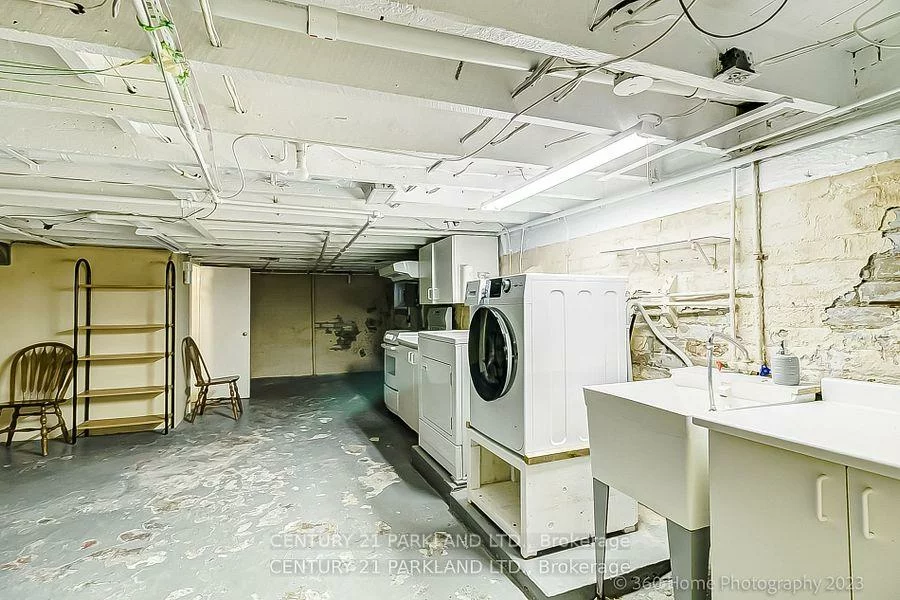 114, Eaton, Danforth, Toronto
