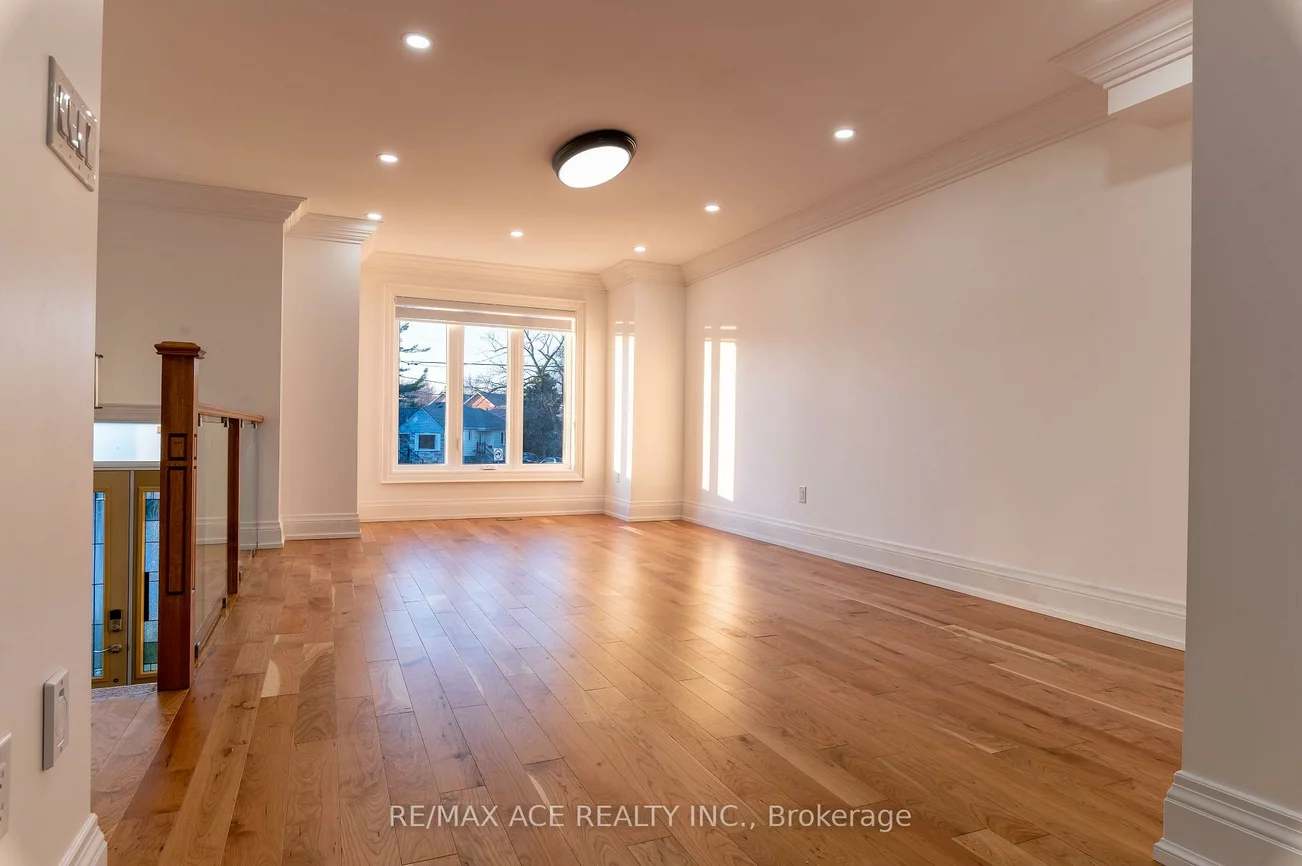 229B, Mcintosh, Birchcliffe-Cliffside, Toronto