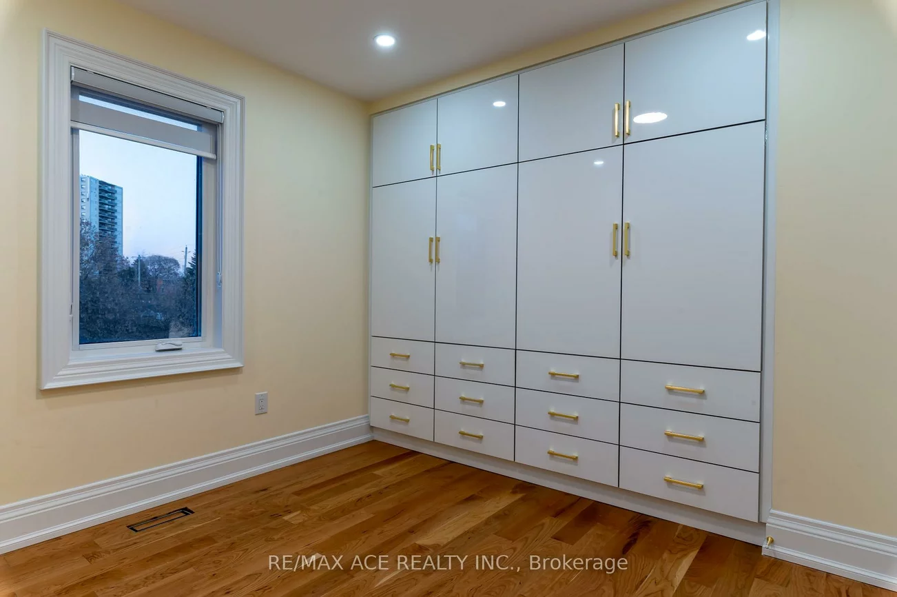 229B, Mcintosh, Birchcliffe-Cliffside, Toronto