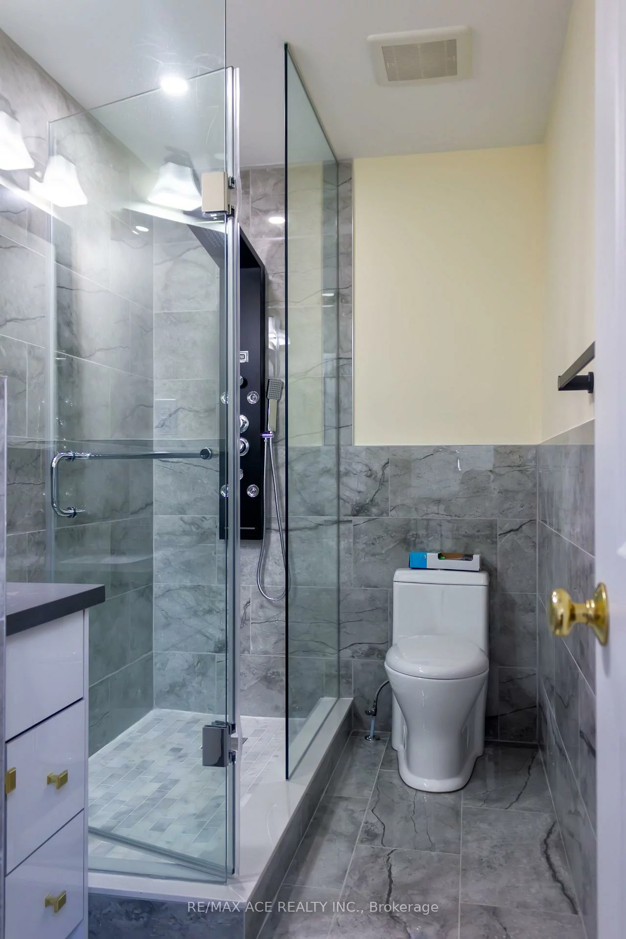 229B, Mcintosh, Birchcliffe-Cliffside, Toronto