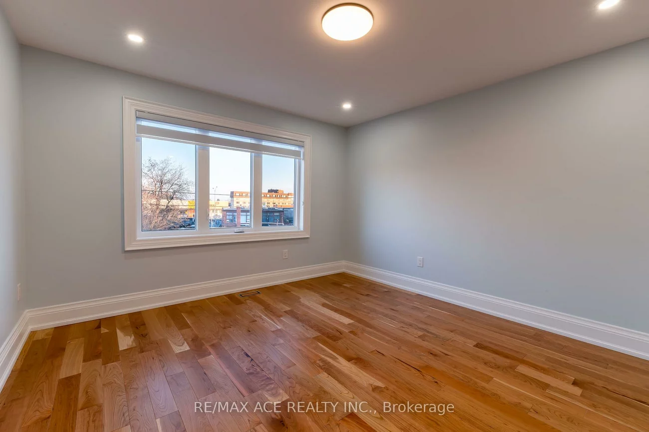 229B, Mcintosh, Birchcliffe-Cliffside, Toronto