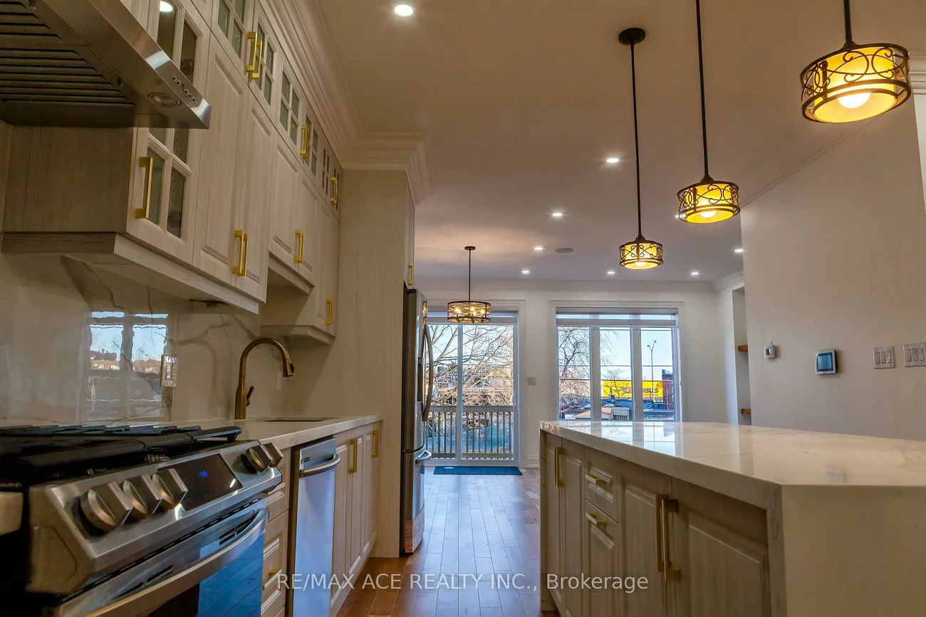 229B, Mcintosh, Birchcliffe-Cliffside, Toronto