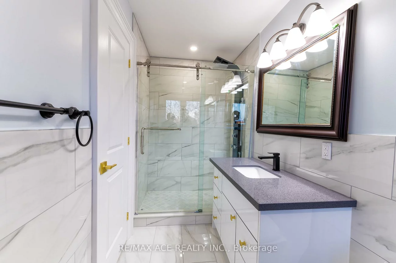 229B, Mcintosh, Birchcliffe-Cliffside, Toronto