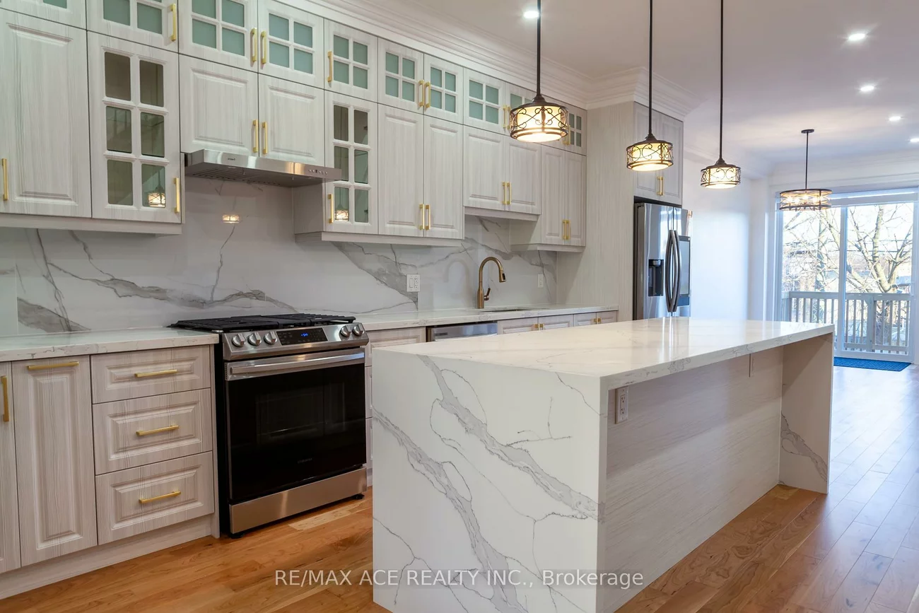 229B, Mcintosh, Birchcliffe-Cliffside, Toronto