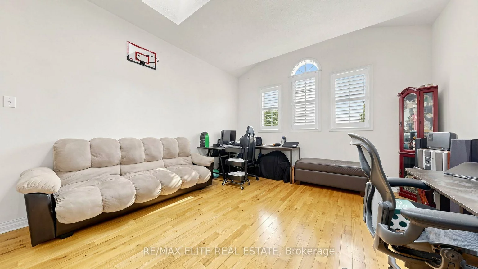24, Cascaden, Milliken, Toronto