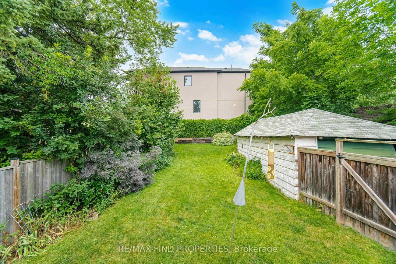 36, Pinegrove, Birchcliffe-Cliffside, Toronto