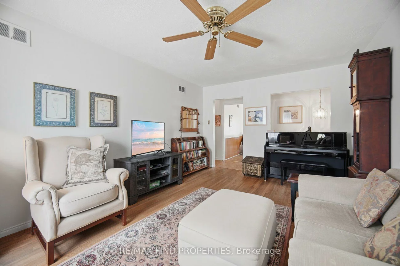36, Pinegrove, Birchcliffe-Cliffside, Toronto