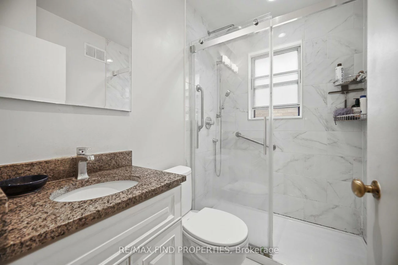 36, Pinegrove, Birchcliffe-Cliffside, Toronto