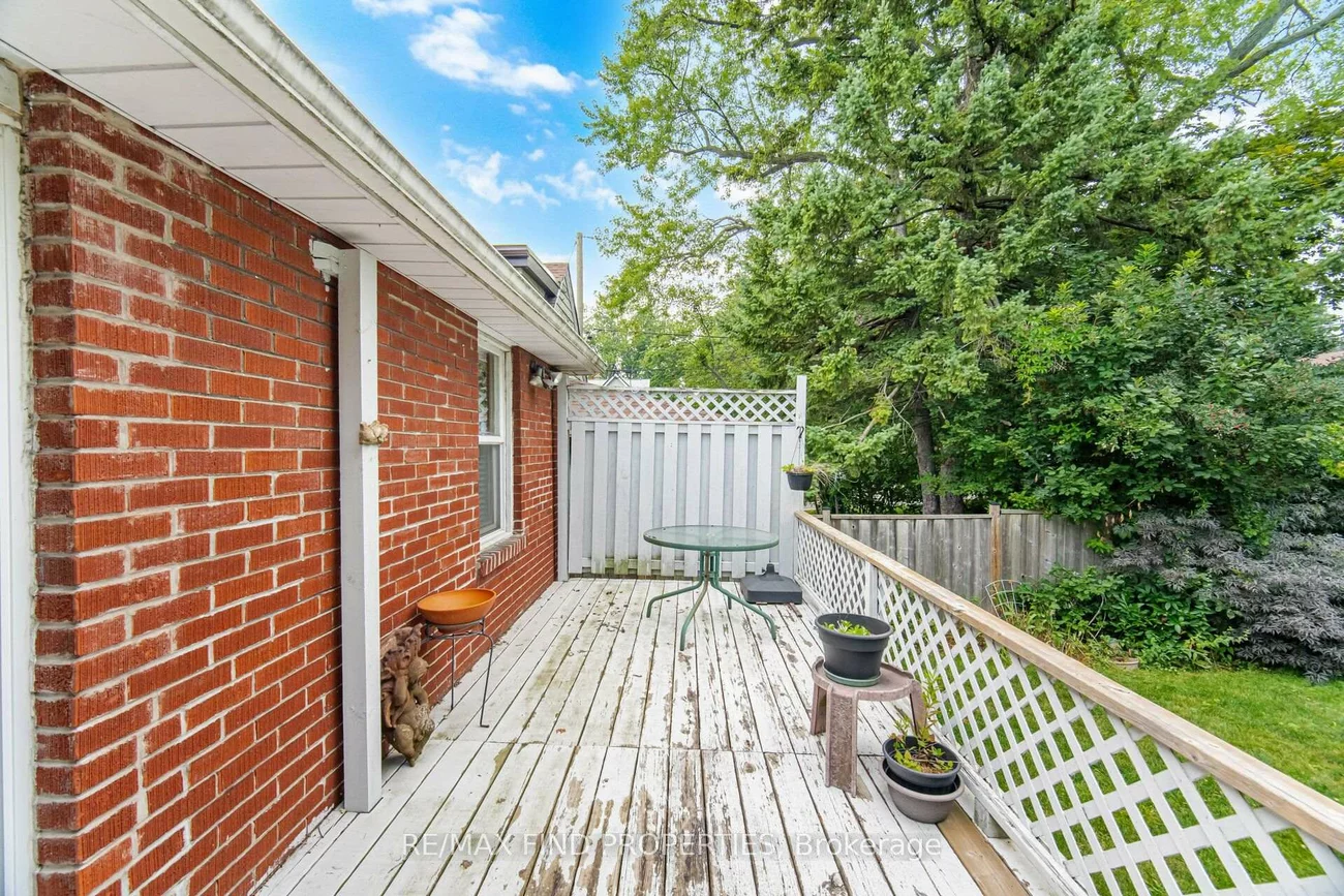 36, Pinegrove, Birchcliffe-Cliffside, Toronto