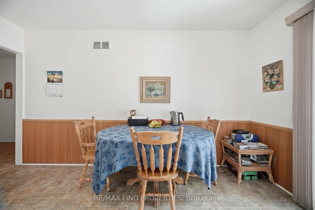 36, Pinegrove, Birchcliffe-Cliffside, Toronto