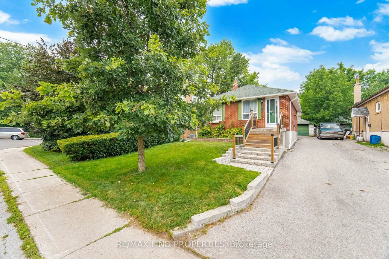 36, Pinegrove, Birchcliffe-Cliffside, Toronto