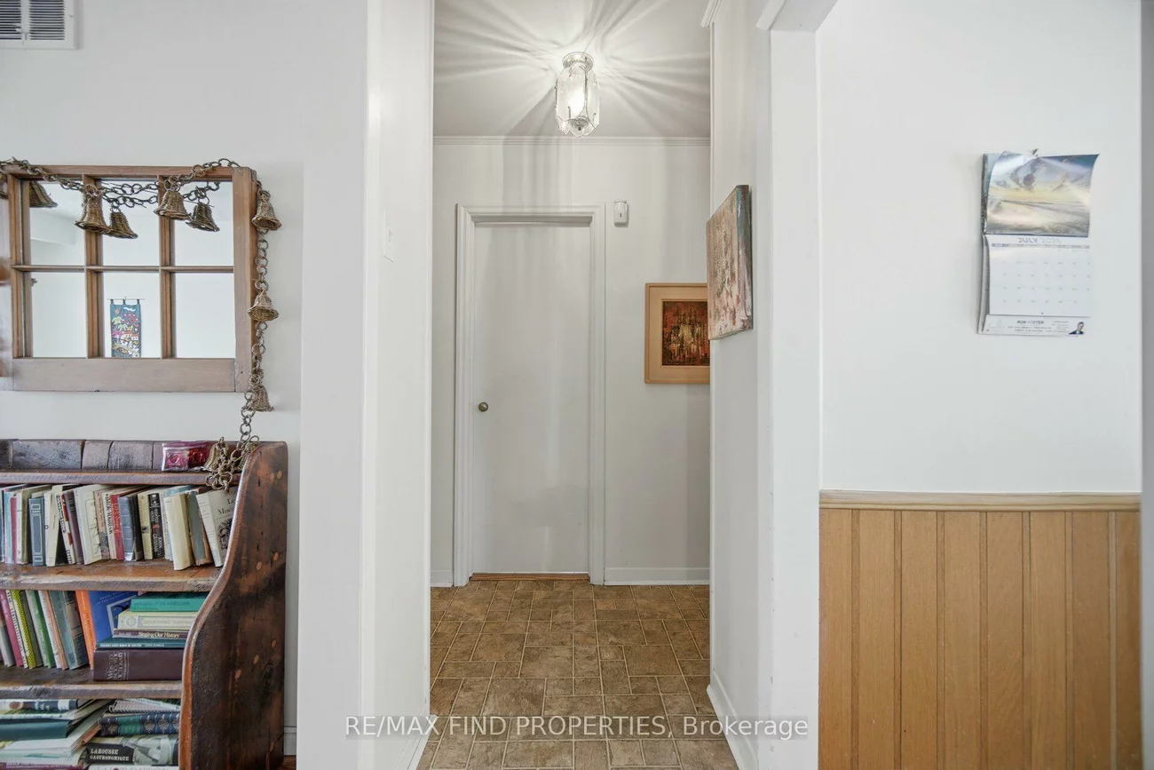 36, Pinegrove, Birchcliffe-Cliffside, Toronto