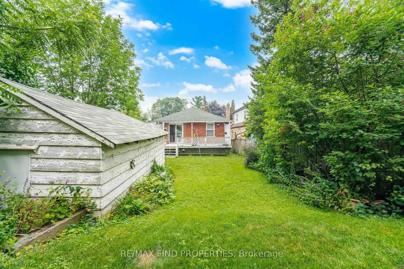 36, Pinegrove, Birchcliffe-Cliffside, Toronto