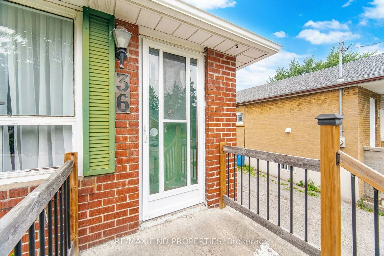 36, Pinegrove, Birchcliffe-Cliffside, Toronto