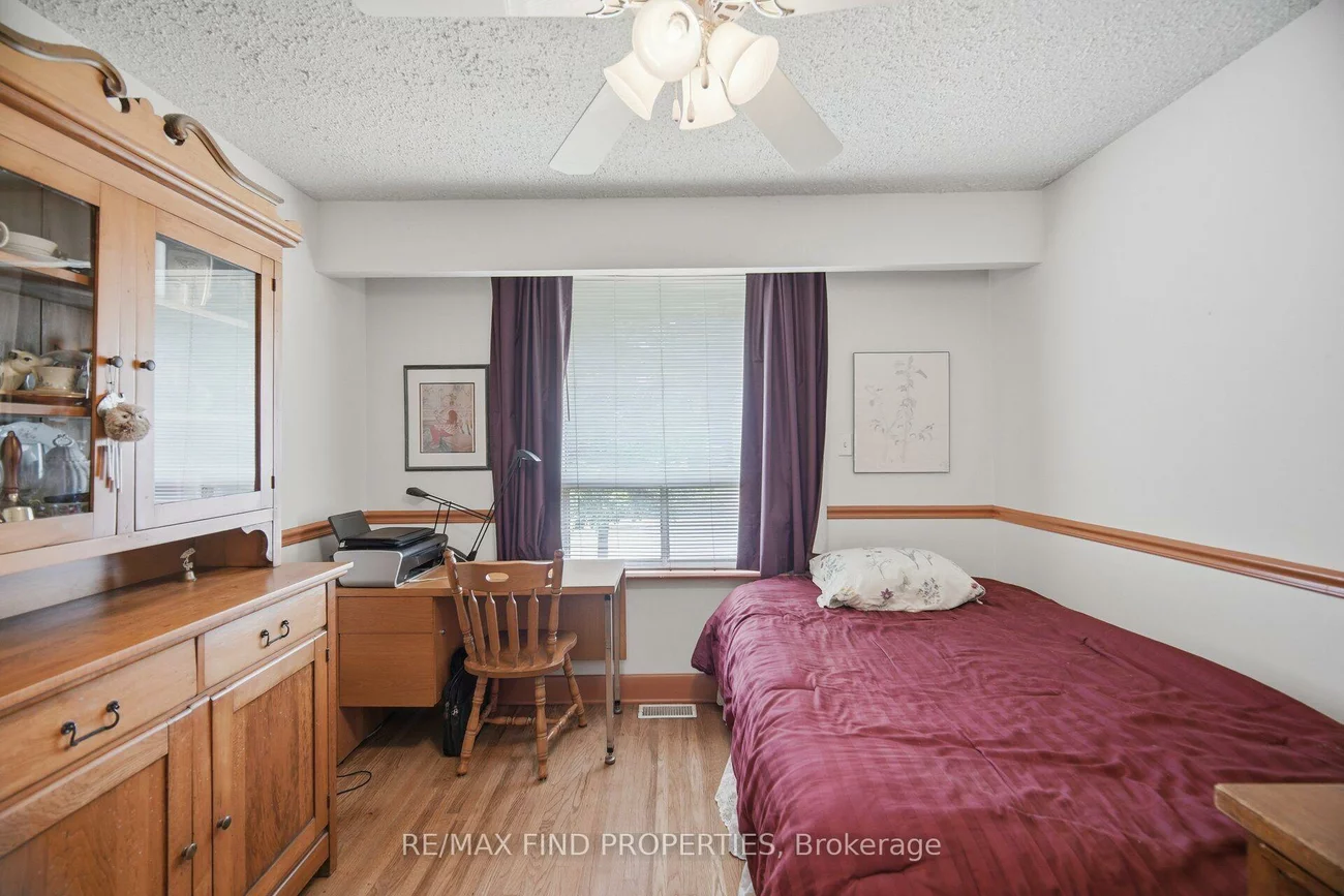 36, Pinegrove, Birchcliffe-Cliffside, Toronto