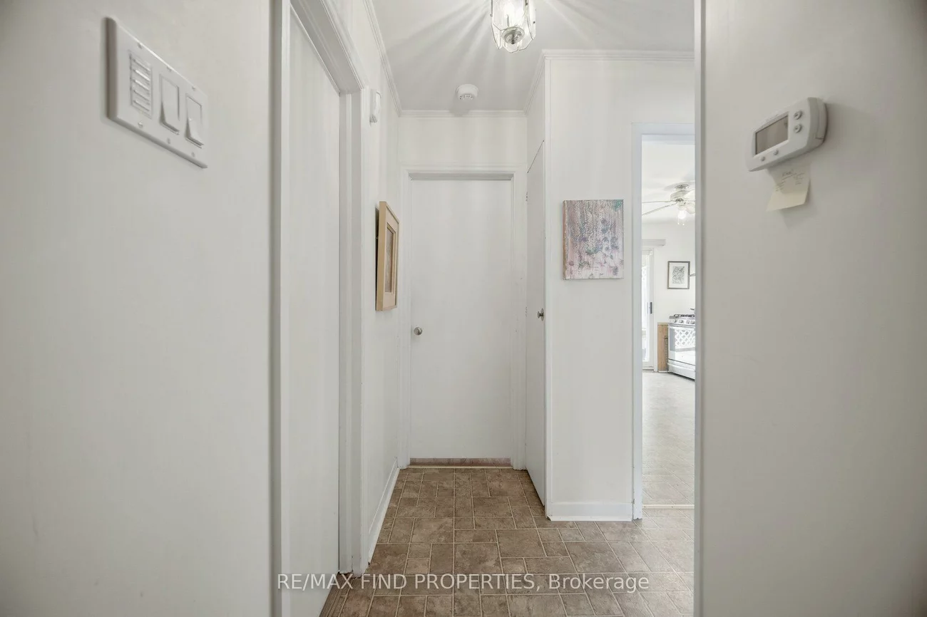 36, Pinegrove, Birchcliffe-Cliffside, Toronto