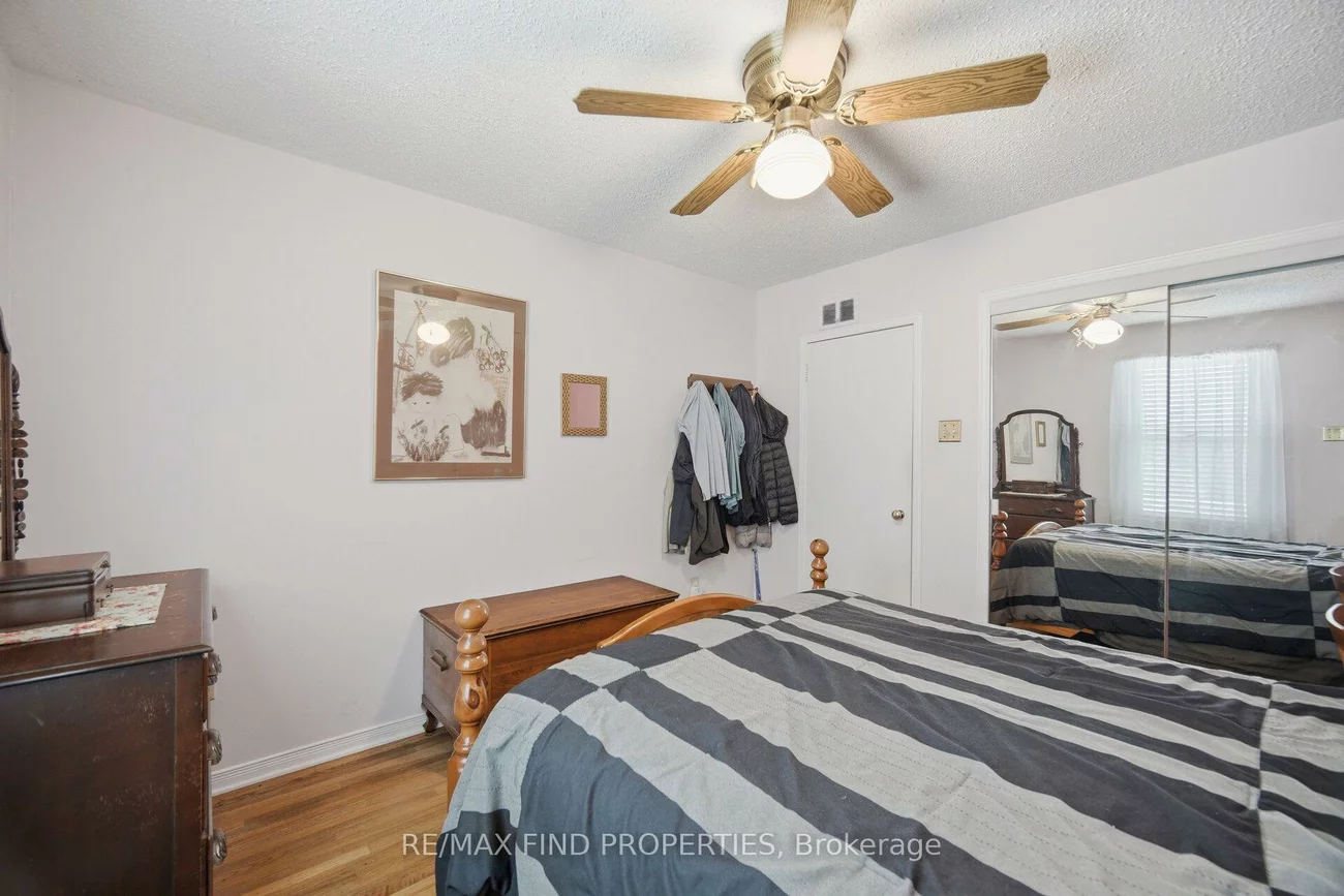 36, Pinegrove, Birchcliffe-Cliffside, Toronto