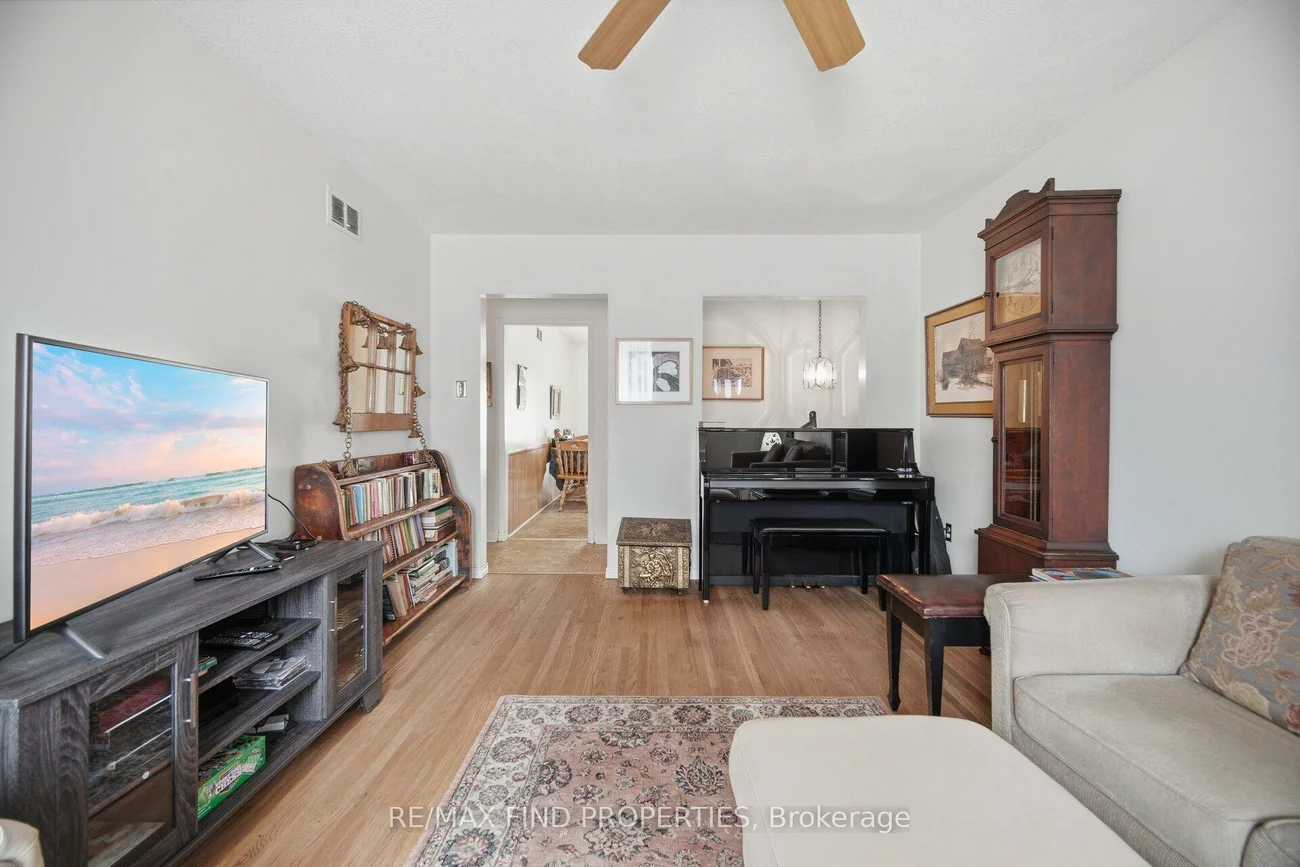 36, Pinegrove, Birchcliffe-Cliffside, Toronto