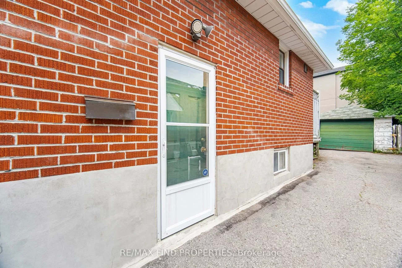 36, Pinegrove, Birchcliffe-Cliffside, Toronto