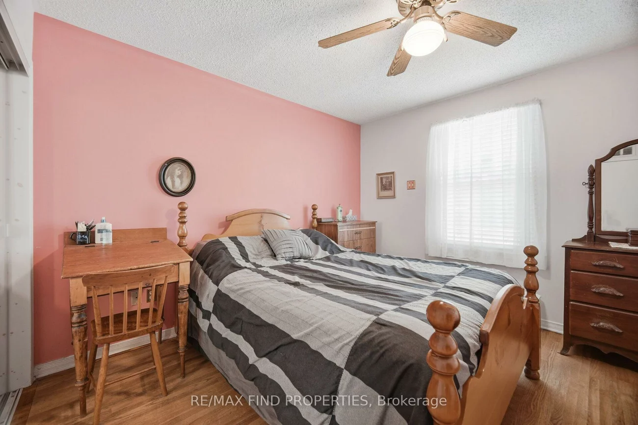 36, Pinegrove, Birchcliffe-Cliffside, Toronto