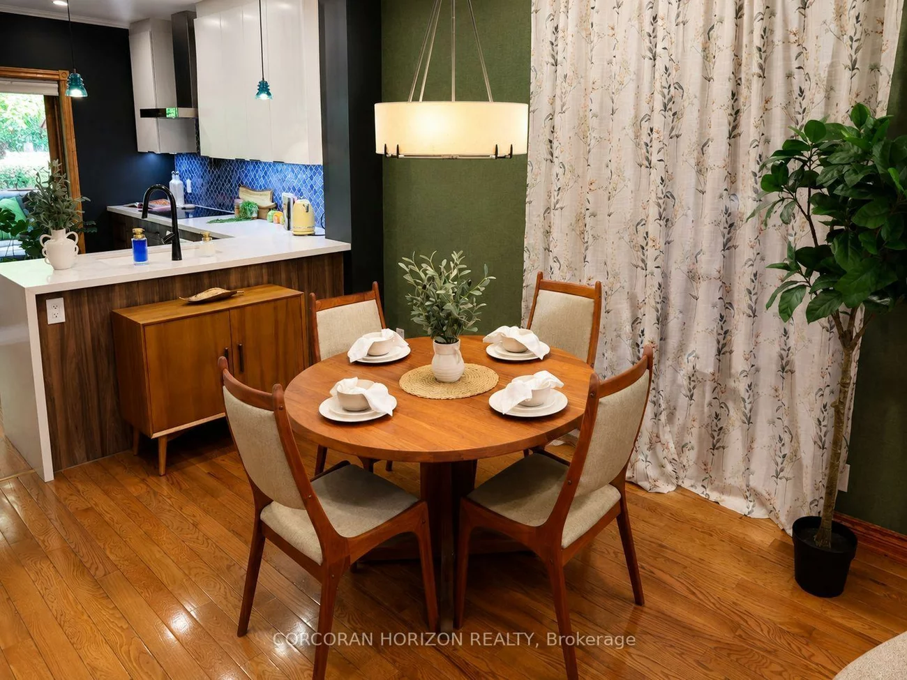 402, Rhodes, Greenwood-Coxwell, Toronto