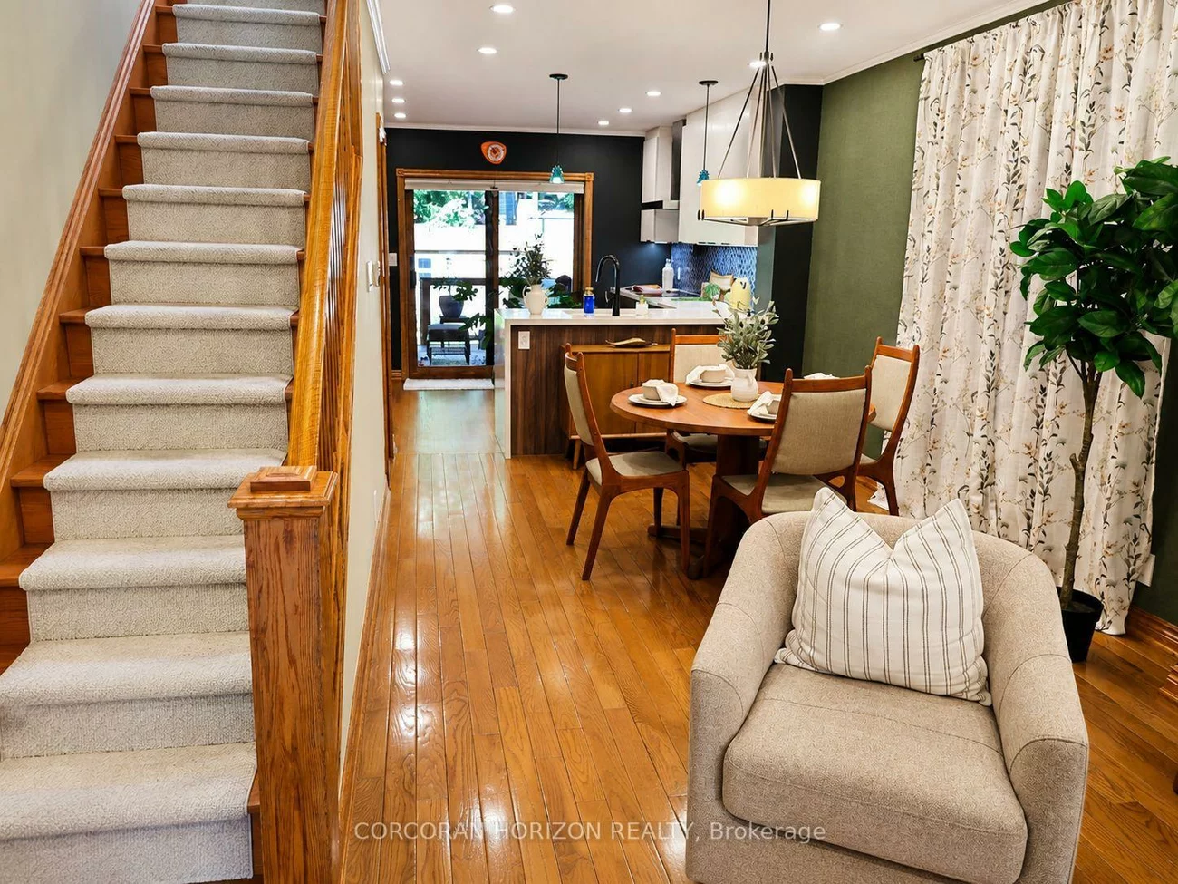 402, Rhodes, Greenwood-Coxwell, Toronto