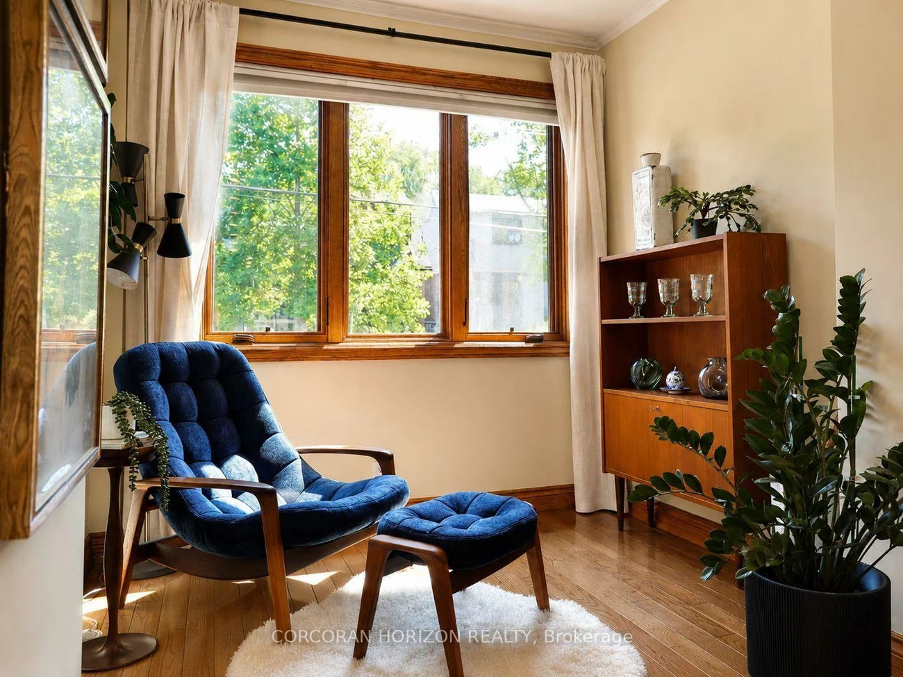 402, Rhodes, Greenwood-Coxwell, Toronto
