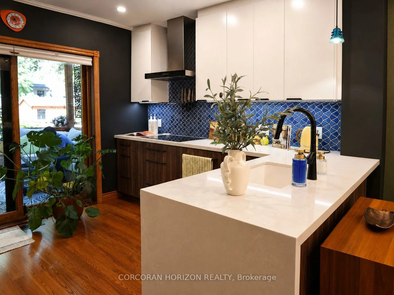 402, Rhodes, Greenwood-Coxwell, Toronto
