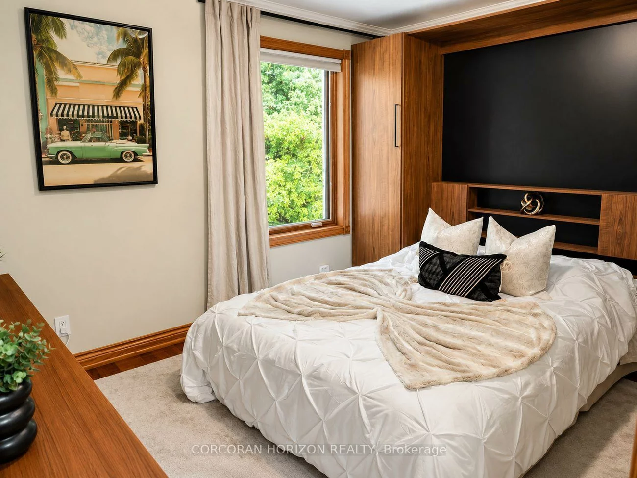402, Rhodes, Greenwood-Coxwell, Toronto