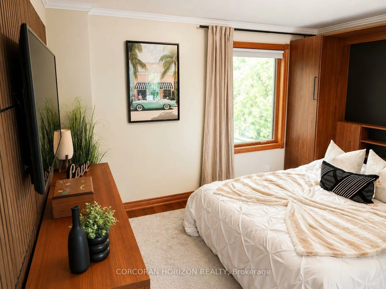 402, Rhodes, Greenwood-Coxwell, Toronto