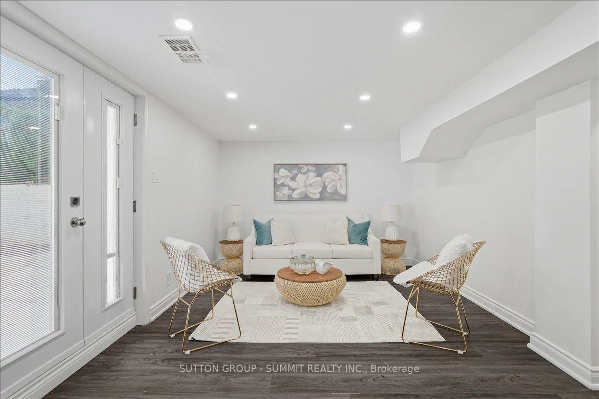73, Thornbeck, Woburn, Toronto