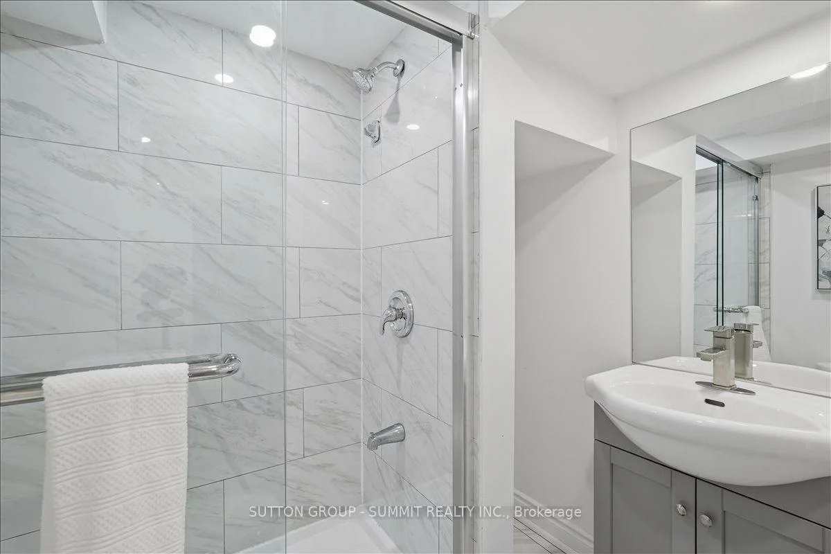 73, Thornbeck, Woburn, Toronto