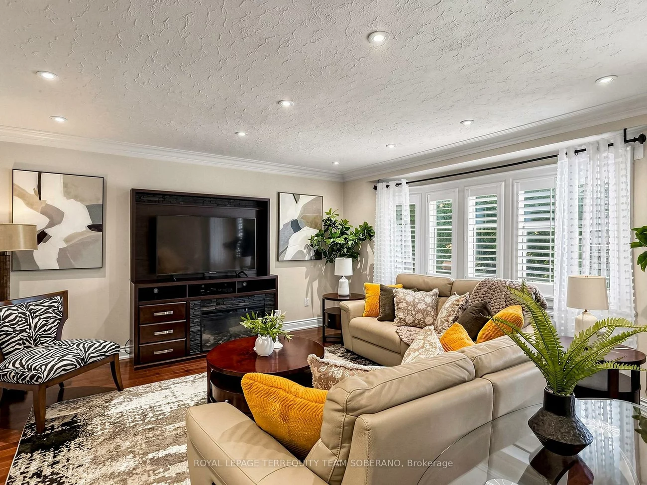 67, Barrington, Crescent Town, Toronto