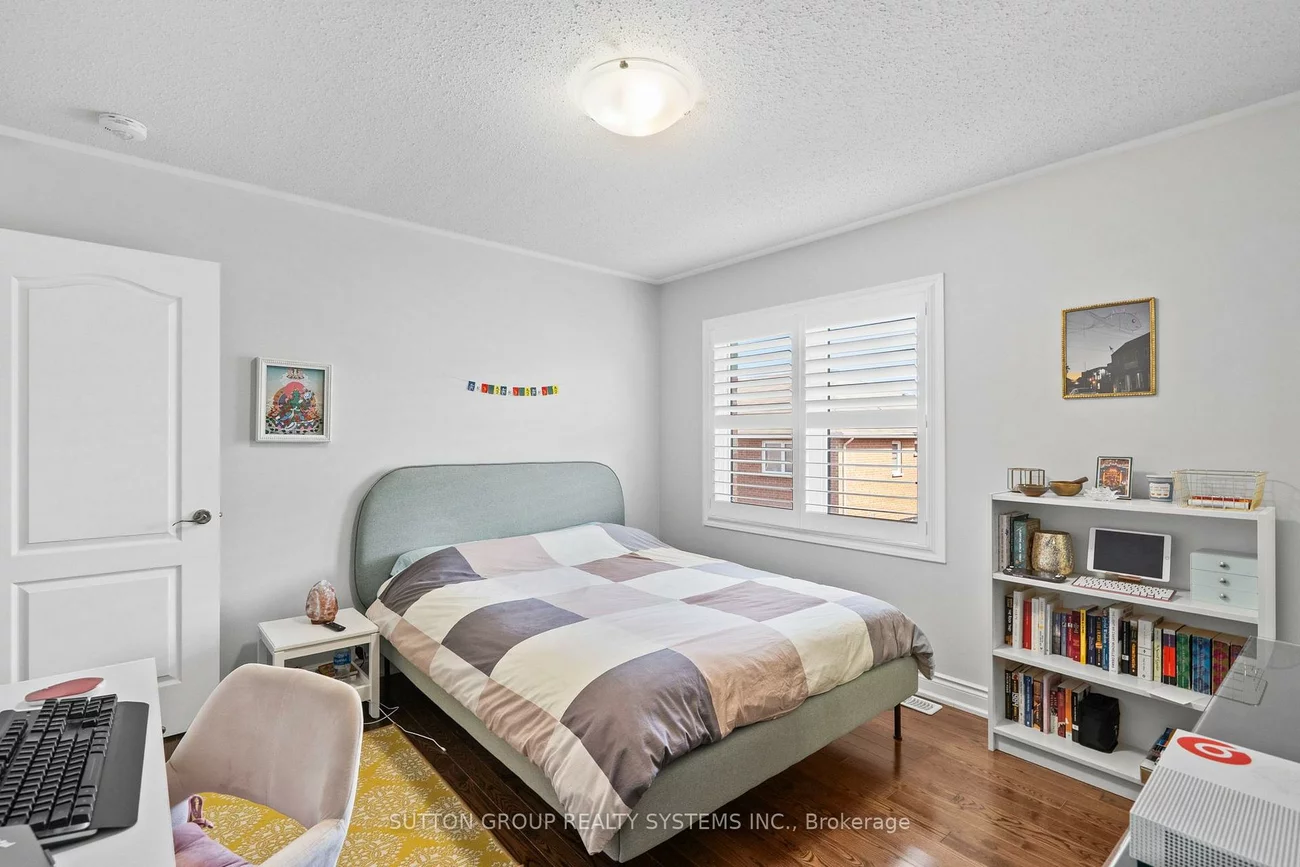 11, Fusilier, Clairlea-Birchmount, Toronto