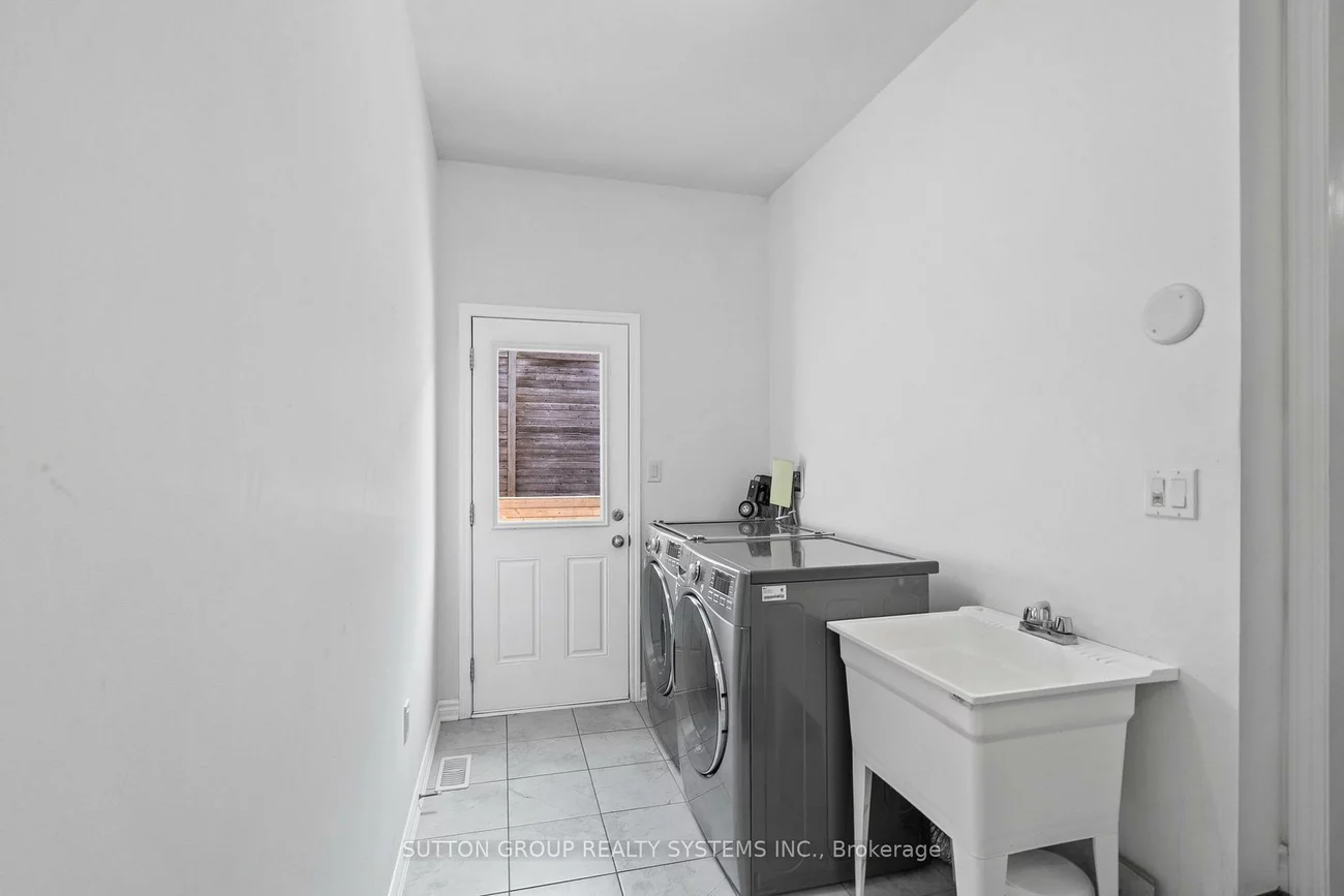 11, Fusilier, Clairlea-Birchmount, Toronto