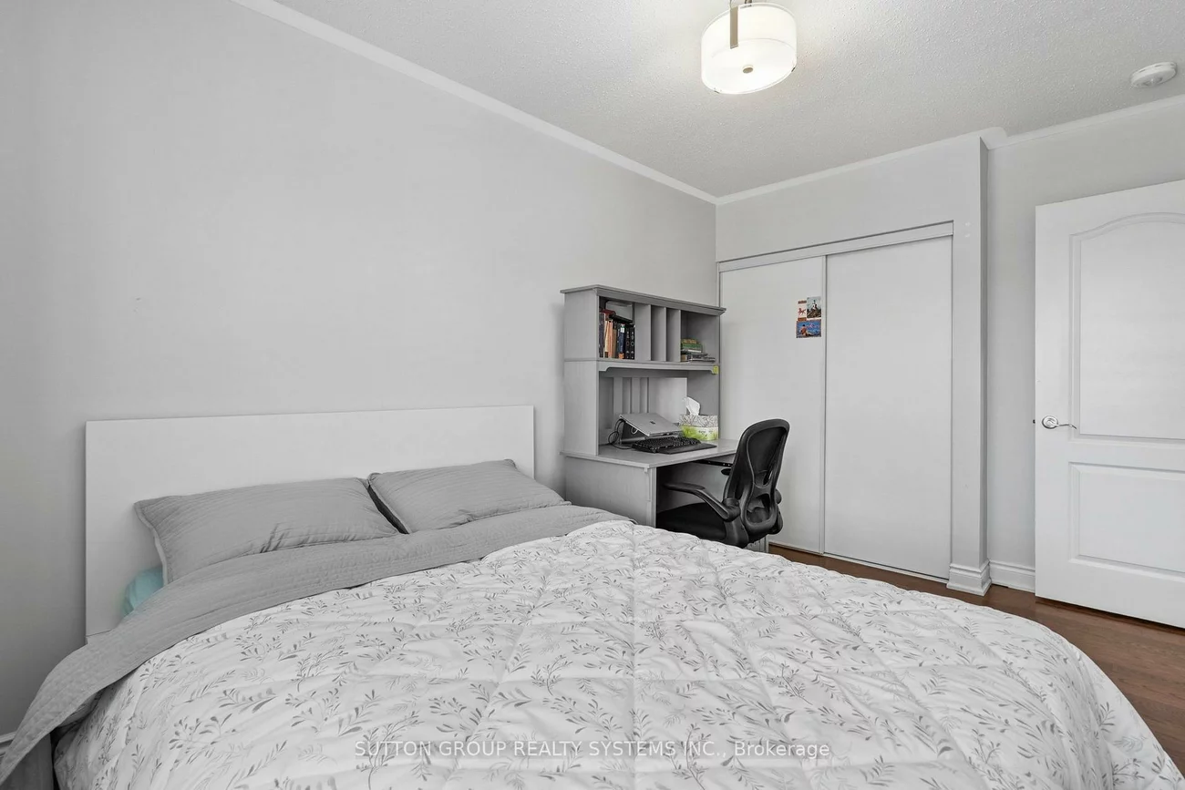 11, Fusilier, Clairlea-Birchmount, Toronto