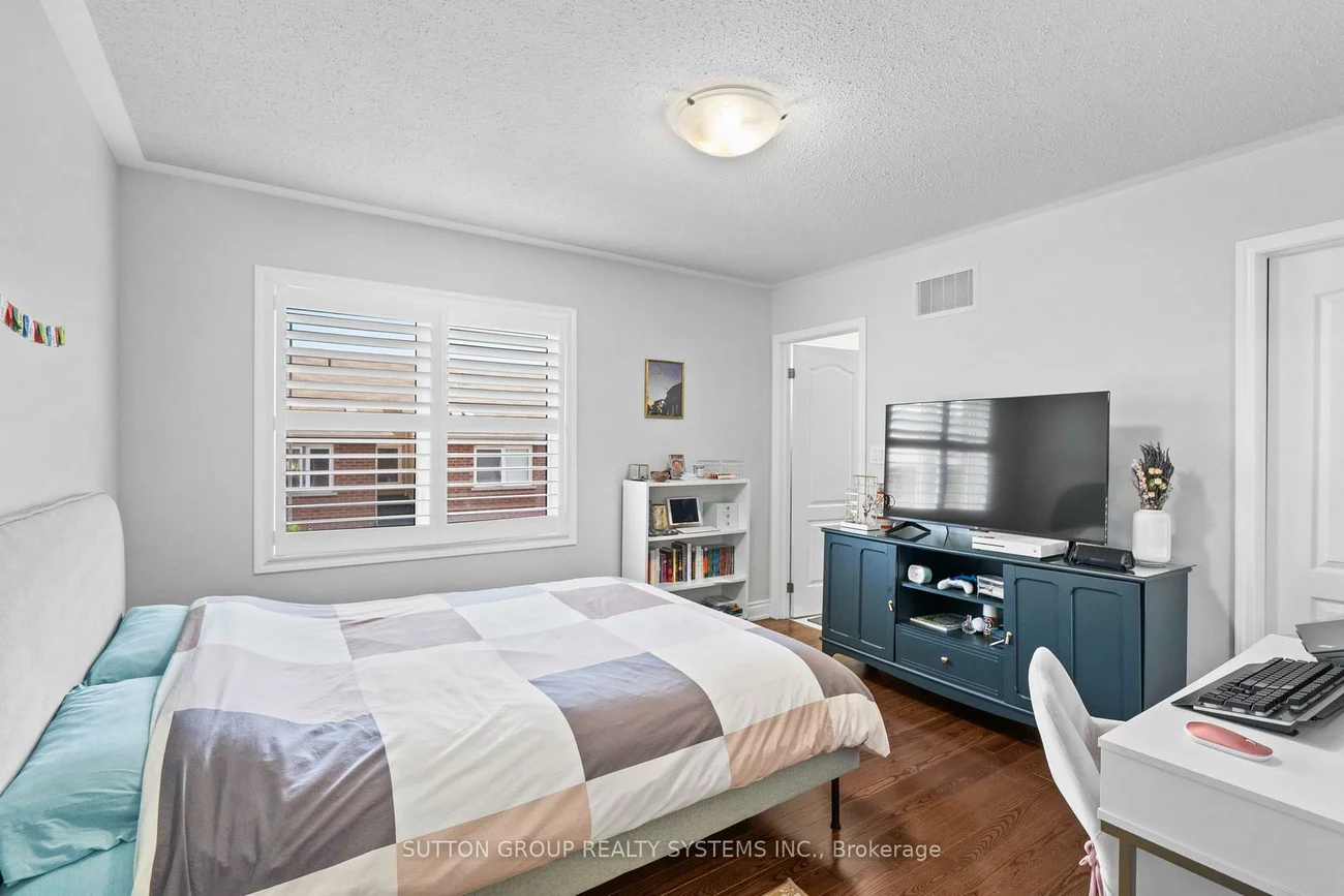 11, Fusilier, Clairlea-Birchmount, Toronto
