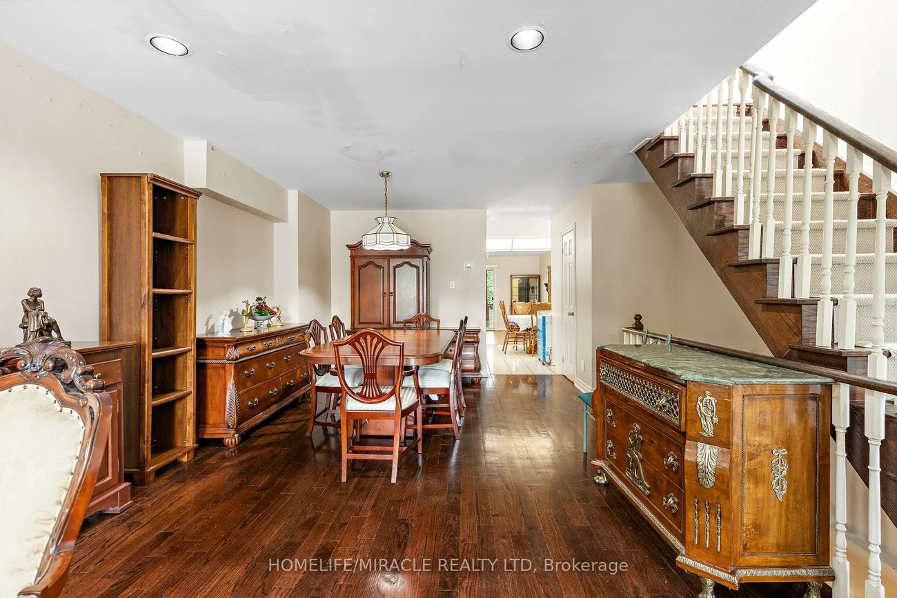 33, Torrens, Broadview North, Toronto