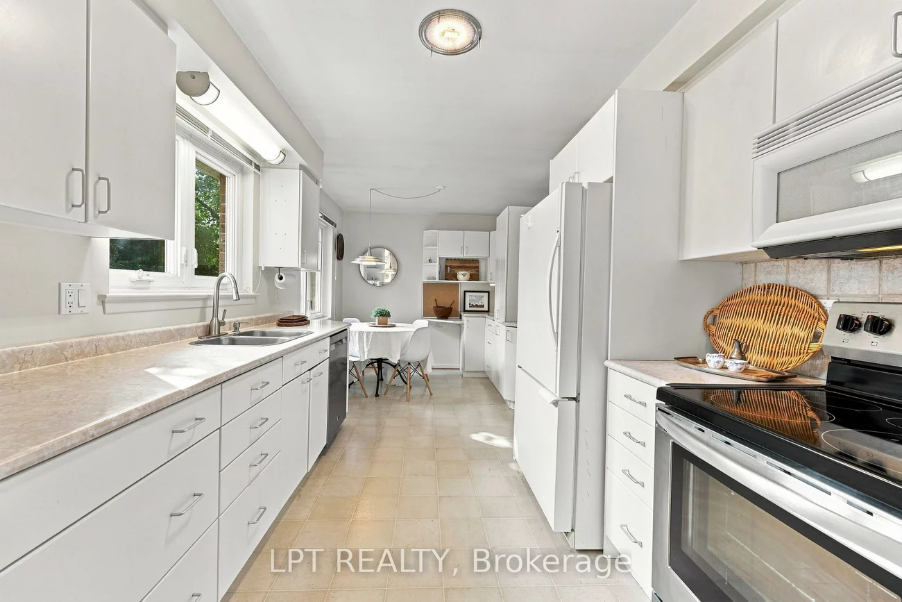 46, Tweedrock, Morningside, Toronto